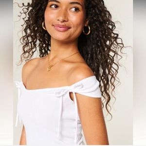 Hollister White Off-Shoulder Short Sleeve Top
